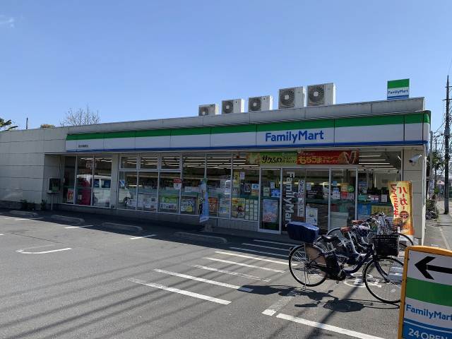 コンビニ　ファミリーマート（コンビニ）まで931m