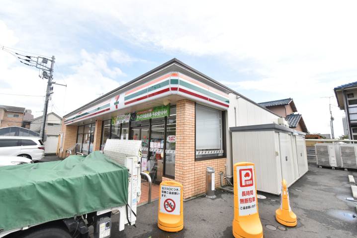 コンビニ　セブンイレブン（コンビニ）まで1024m