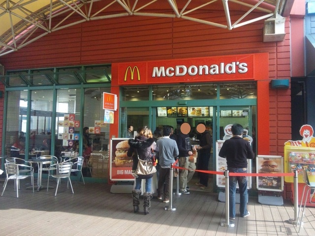 飲食店　マクドナルド 神戸サンシャインワーフ店（飲食店）まで1132m