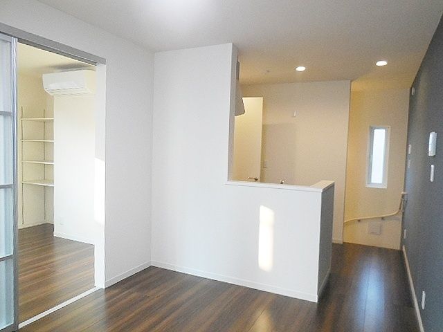 居室・リビング　明るいリビング