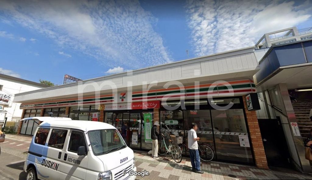 コンビニ　セブンイレブン大和鶴間駅西口店（コンビニ）まで130m