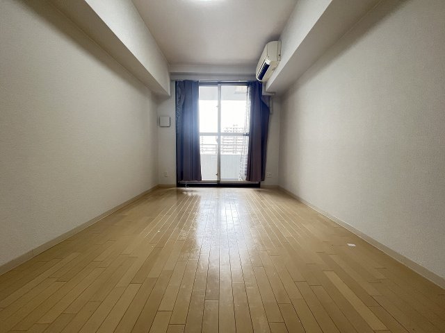 居室・リビング　こちらの居間で趣味の時間をお楽しみください