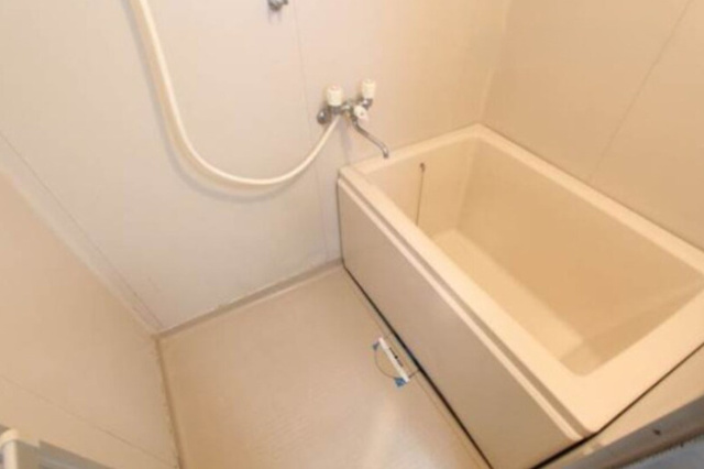 バス・シャワールーム　※写真は同じマンションの違う部屋のものになります。