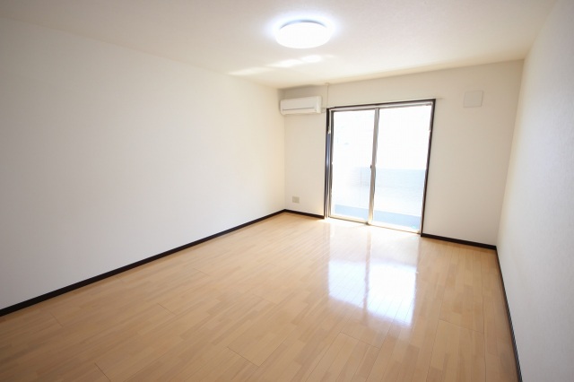 居室・リビング　☆洋室8畳☆