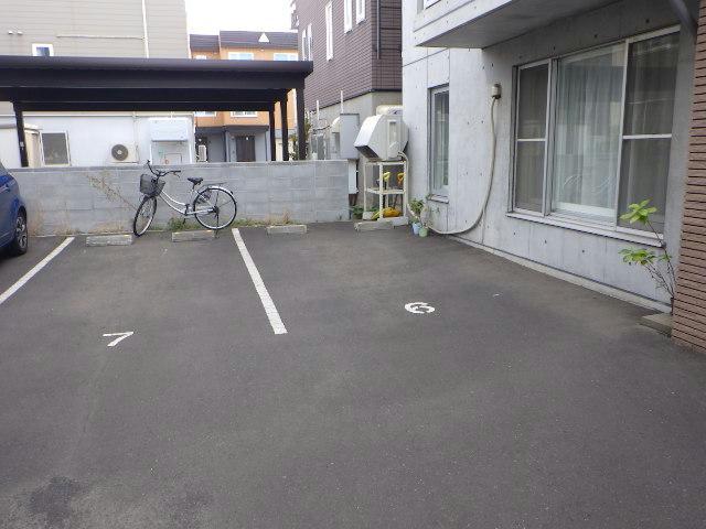 駐車場　駐車場