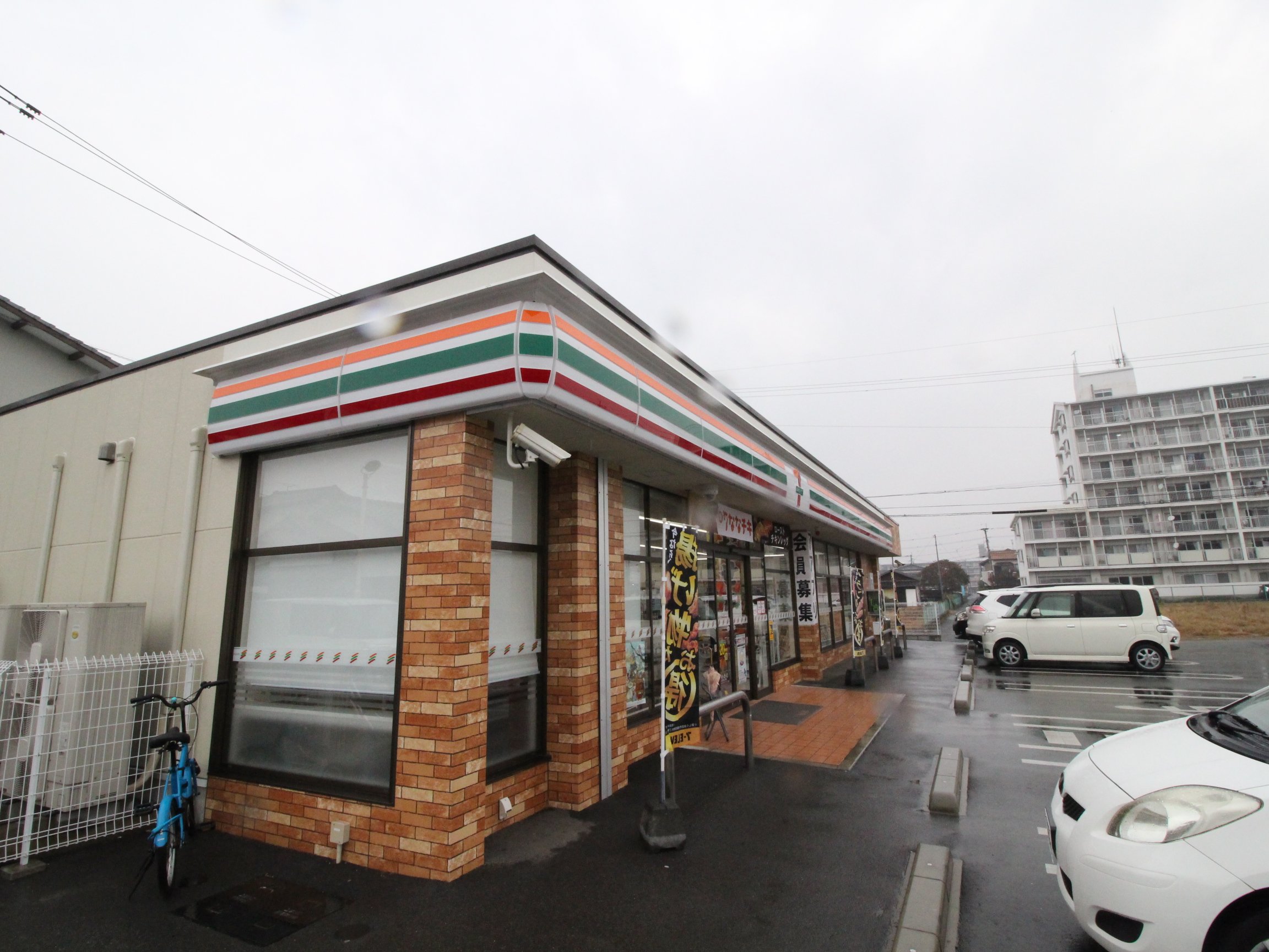 コンビニ　セブンイレブン久留米南町店（コンビニ）まで646m