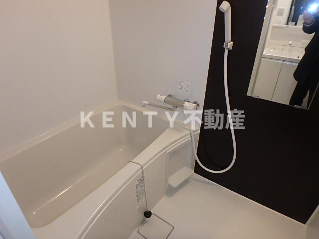 バス・シャワールーム　落ち着いた空間のお風呂です