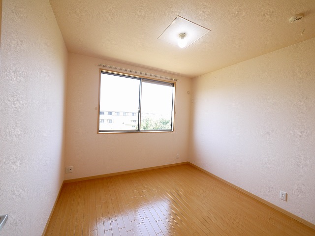 居室・リビング　明るい洋室です