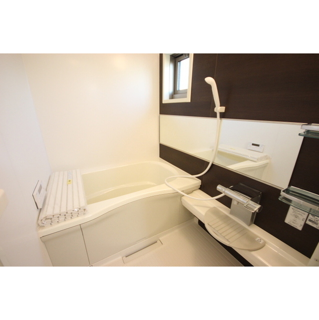 バス・シャワールーム　窓がある浴室