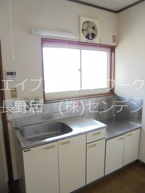 キッチン　写真は104号室です（参考）