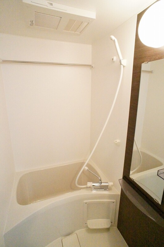 バス・シャワールーム　落ち着いた空間のお風呂です