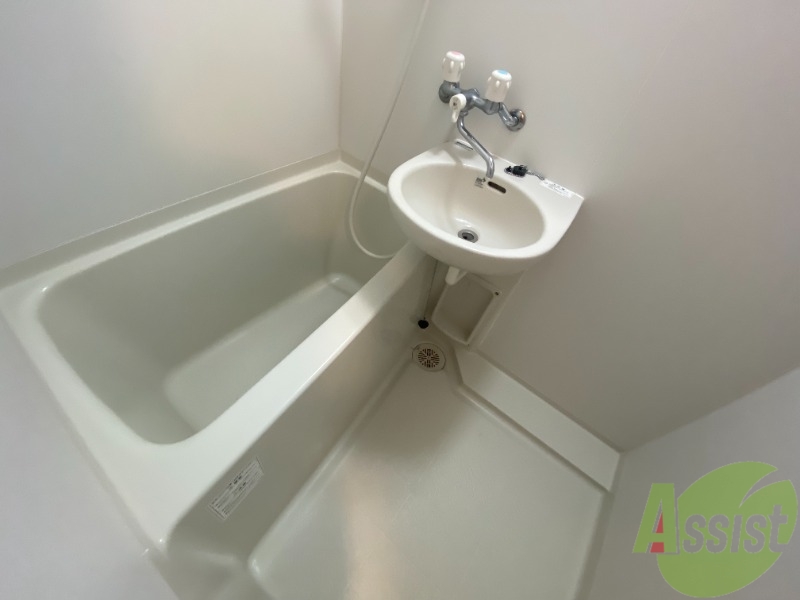 バス・シャワールーム　浴室です。綺麗な浴室でゆっくりお湯につかりたいですね