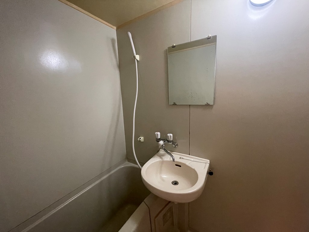 洗面設備　浴室内に洗面台あり♪