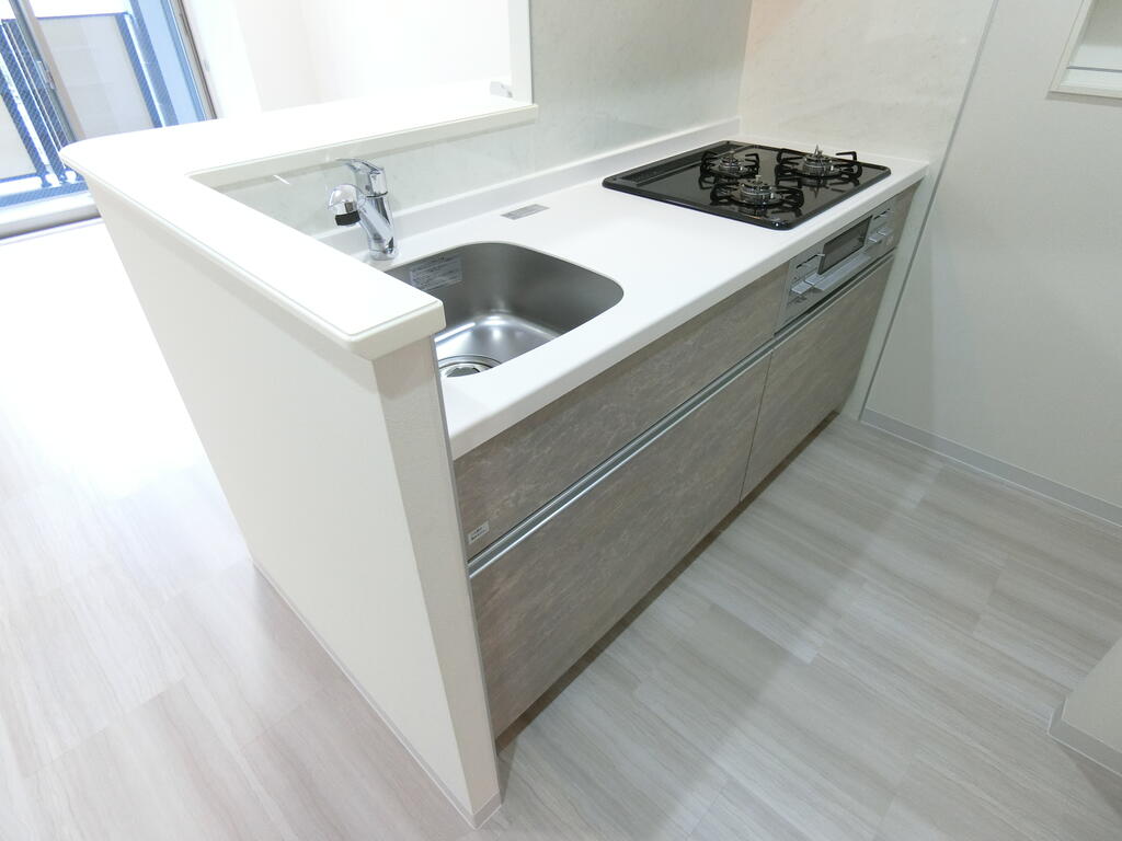 キッチン　3口コンロのシステムキッチンです