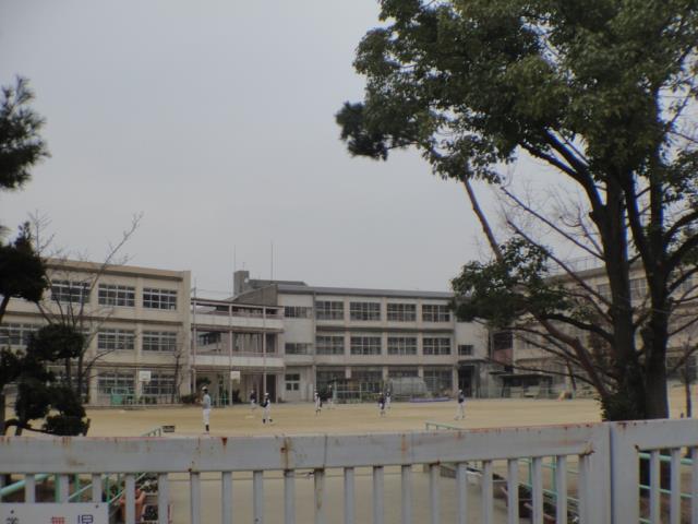 小学校　東大阪市立小学校縄手北小学校（小学校）まで530m