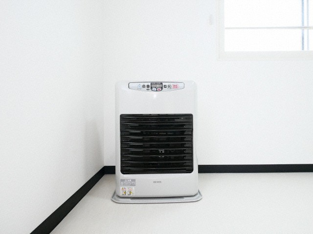 その他設備　経済的な灯油暖房です！