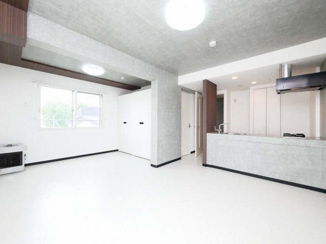 居室・リビング　明るいリビングで気持ちも明るくなりますね♪