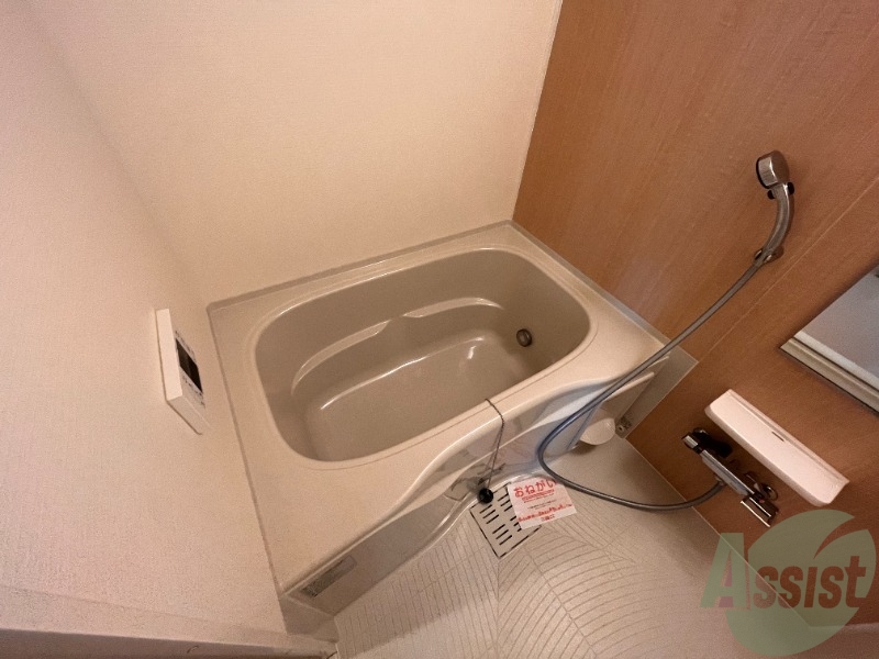 バス・シャワールーム　浴室は浴室乾燥機、追い焚き付きになります。便利ですね。