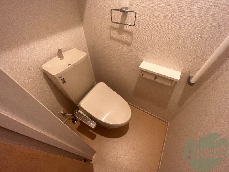 トイレ　トイレはウォシュレット付きです。シャワートイレは嬉しいですね