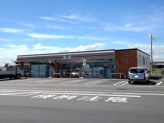 コンビニ　セブンイレブン（コンビニ）まで800m