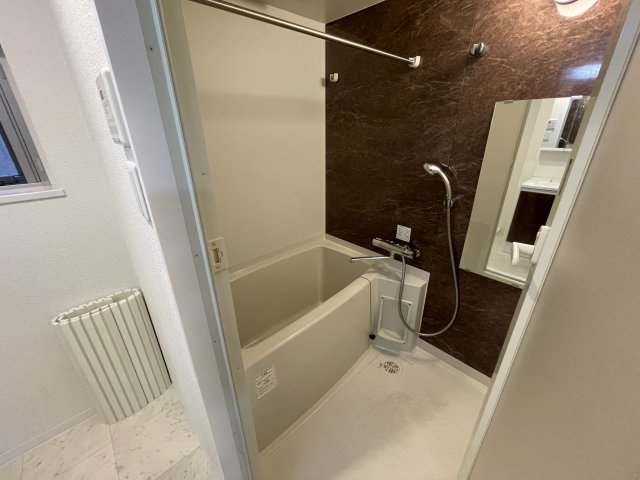 バス・シャワールーム　イメージとして他号室の室内写真を表示しています