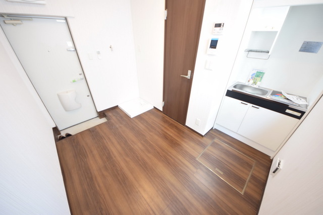 居室・リビング　☆落ち着いた内装感☆