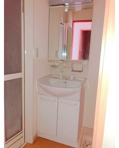 洗面設備　身支度に欠かせない独立洗面台♪