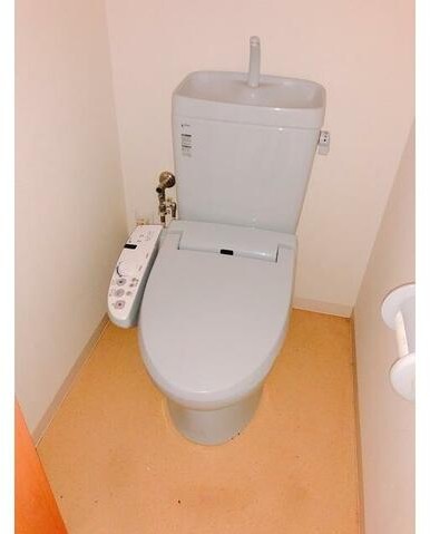 トイレ　嬉しい温水洗浄便座♪