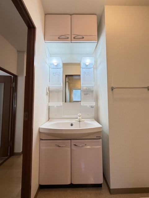 洗面設備　別部屋参考写真です