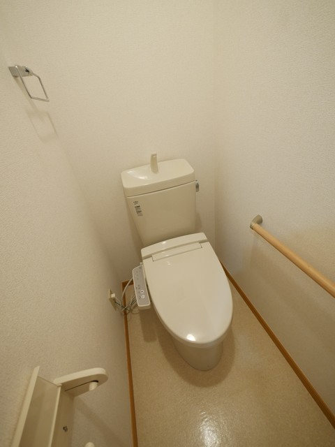 トイレ　★温水洗浄便座付きトイレです★