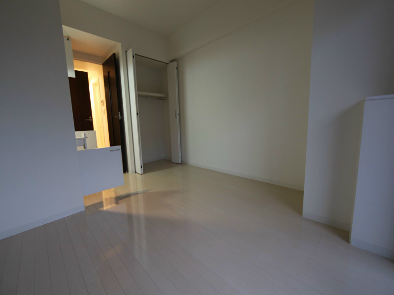 居室・リビング　洋室7.4帖　クローゼット（収納充実してます）