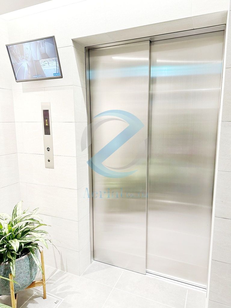 ロビー　エレベーター