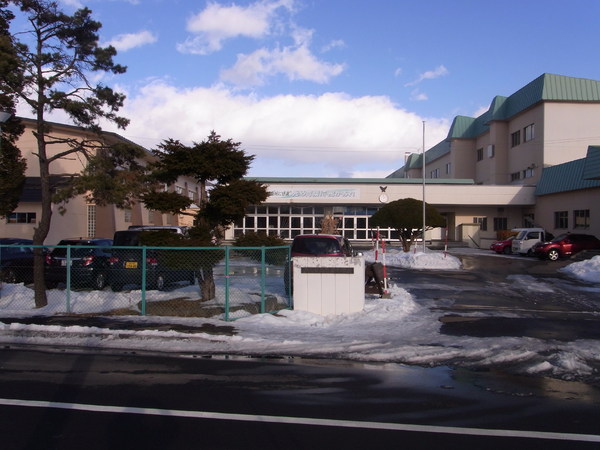 中学校　千歳市立青葉中学校（中学校）まで805m