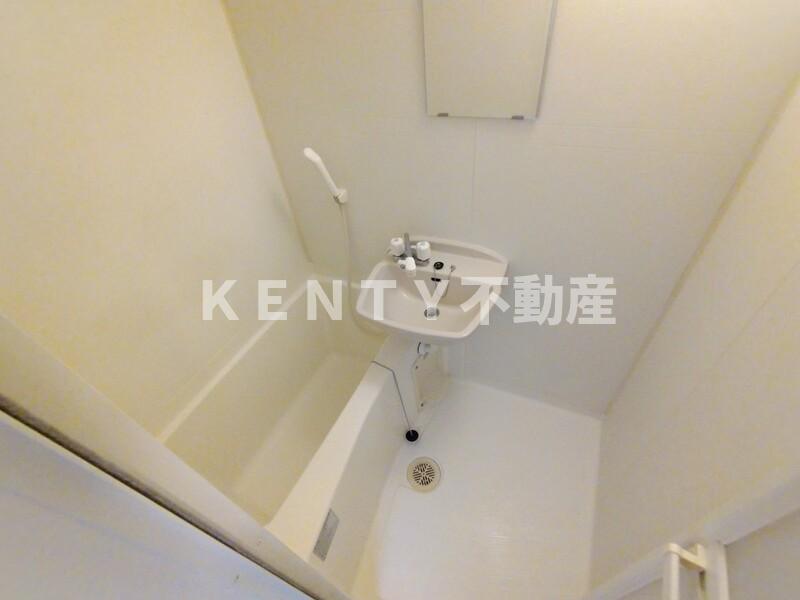 バス・シャワールーム　コンパクトで使いやすいお風呂です