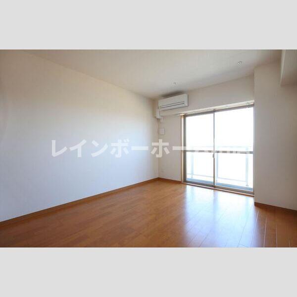 居室・リビング　こちらの居間で趣味の時間をお楽しみください