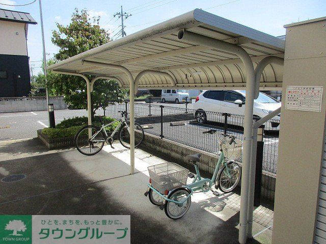 その他　屋根付き駐輪場