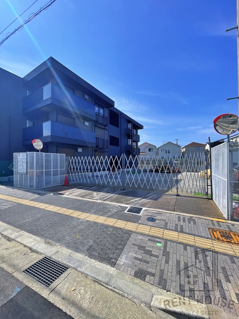 駐車場　外観（建設中）