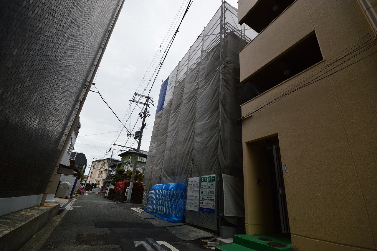 収納　建築中外観写真