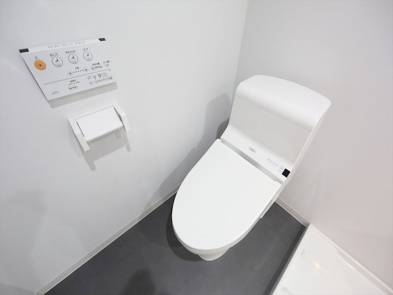トイレ　温水洗浄暖房便座付トイレ