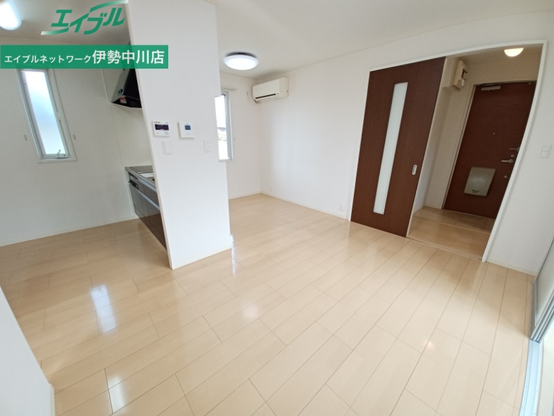 居室・リビング　同型タイプのお部屋となります。