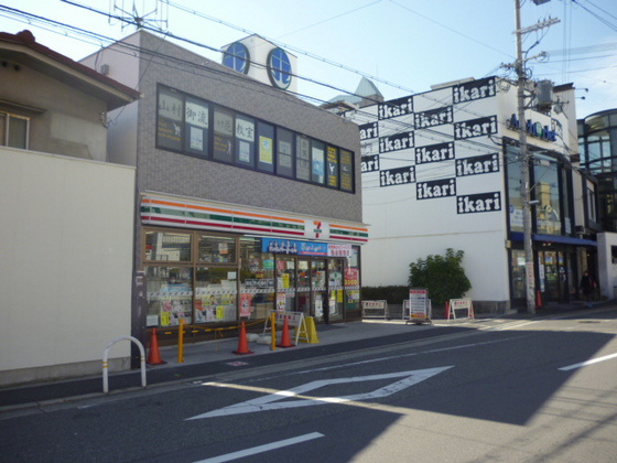 コンビニ　セブンイレブンＪＲ芦屋駅前店（コンビニ）まで570m