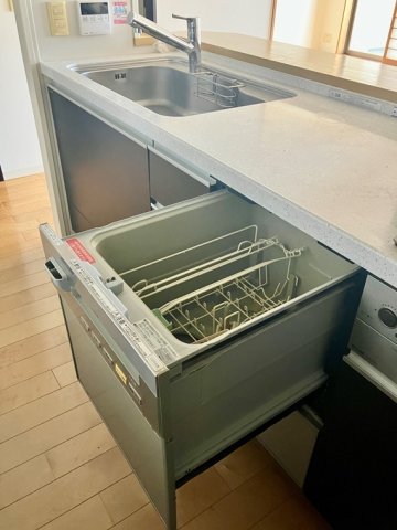 キッチン　周りを見渡しながら調理のできるカウンターキッチンです♪