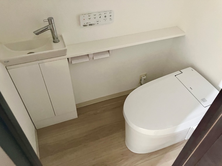 トイレ　落ち着いた色調のトイレです♪