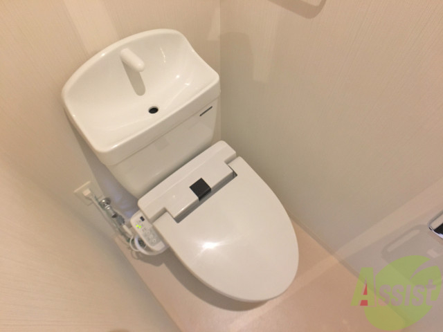 トイレ　ウォシュレット機能がついたトイレです。安心して使用できますね