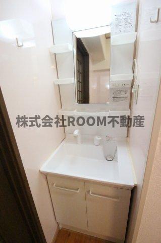 洗面設備　独立洗面台あり、毎朝おしゃれに忙しい女性の方におすすめです