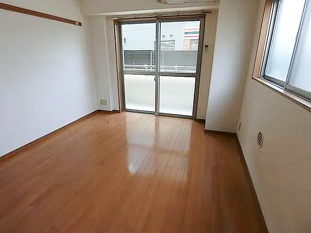 居室・リビング　開放感のあるゆったりとしたお部屋です♪