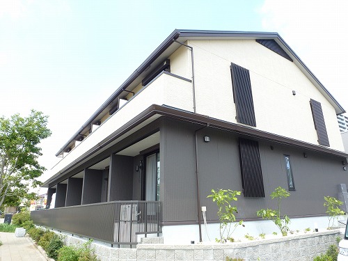 建物外観　戸建感覚で使えるメゾネットタイプの物件です♪