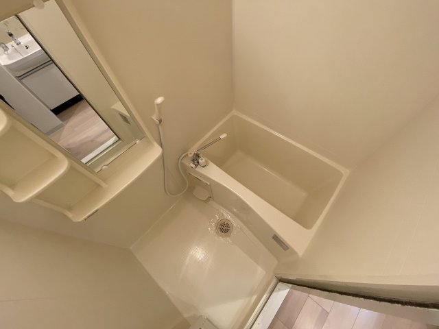 バス・シャワールーム　コンパクトで使いやすいお風呂です