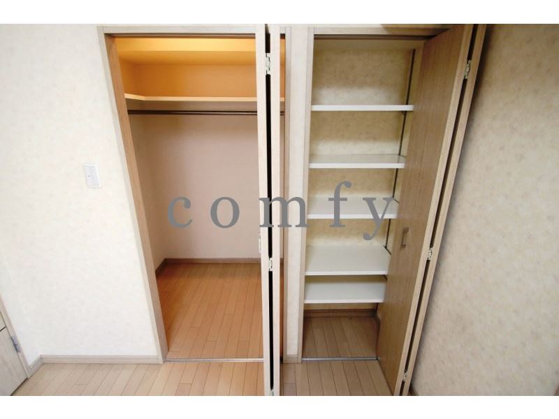 収納　ウォークインクローゼット＆収納棚