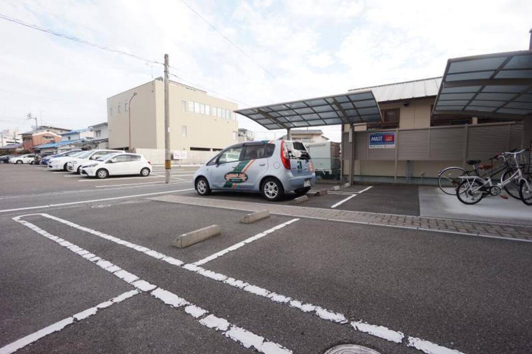 駐車場　駐車場